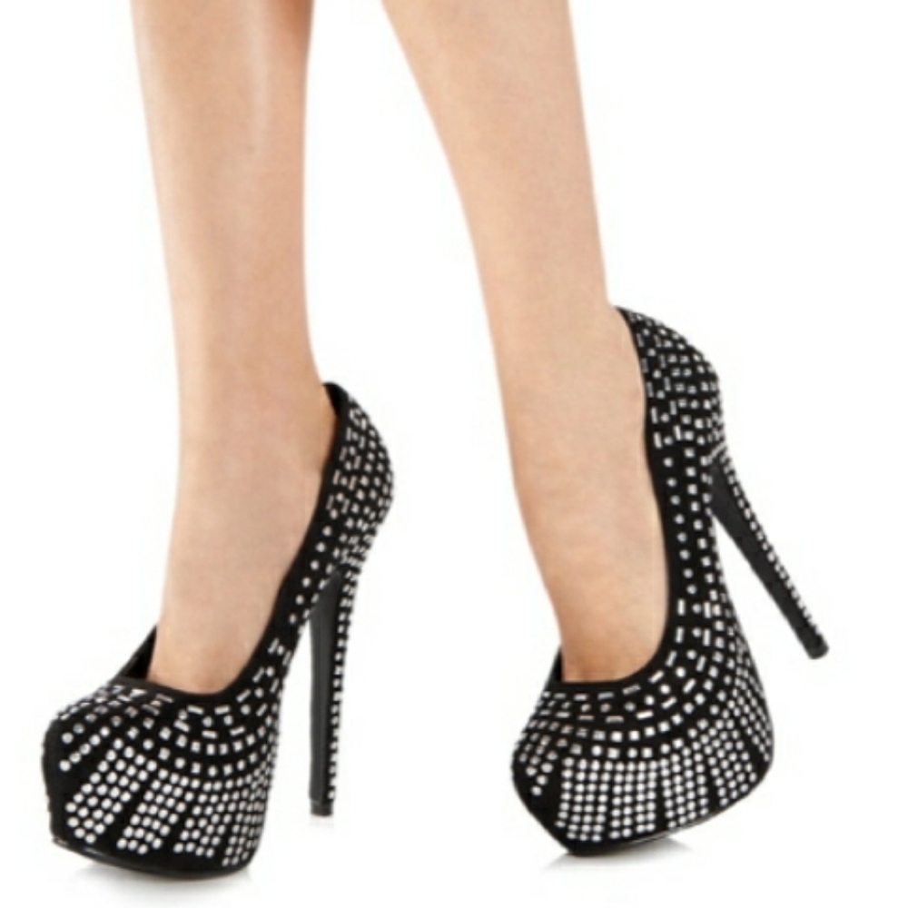 JustFab 6 Delphyne Black Studded Pumps